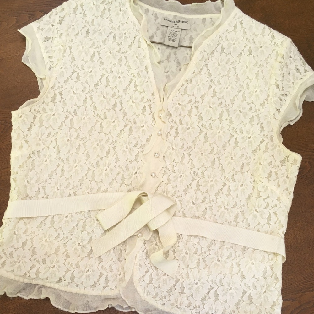 Banana Republic lacy blouse, Lg.  The spandex allows give. Optional belt. Sweet.